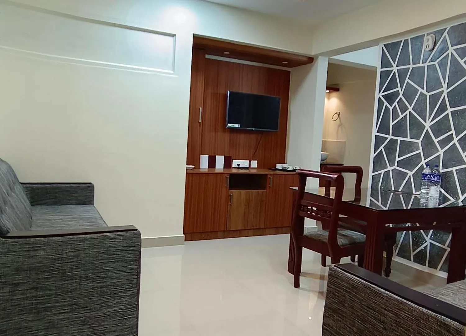 Airport Suits Platinum Nedumbassery